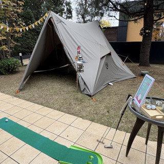 趣味のキャンプのテントを張ったりパターを設置したりしました。