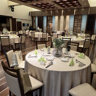 お花を飾る前ですが、クロスとナプキンの折り方は選びました。