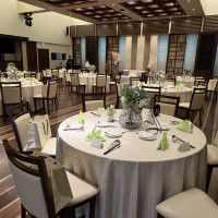 お花を飾る前ですが、クロスとナプキンの折り方は選びました。