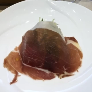コースはじめの頃の料理です。