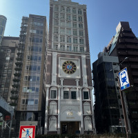 駅からすぐ見える外観