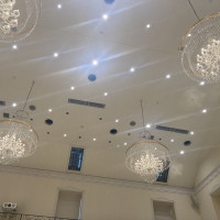 披露宴会場　大きなシャンデリア