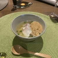 鰹出汁をその場でとってかけてくれる鯛茶漬け