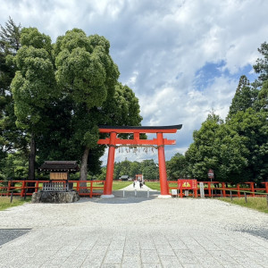 まだまだ入り口だけど奥行きがあって広い。写真は夏です。|727942さんの上賀茂神社の写真(2308259)