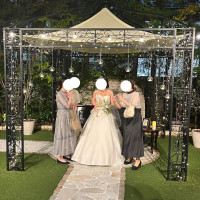 挙式のアフターセレモニー。ガーデンはライトアップされます。