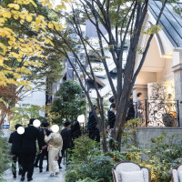 挙式会場へゲストが入場。