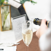 乾杯のドリンクはシャンパンかジンジャーエール。