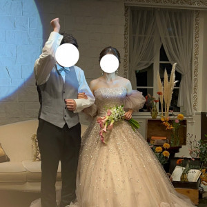 照明を落とし、スポットライトを当ててもらい、再入場しました。|728191さんの定禅寺ガーデンヒルズ迎賓館/FIVESTAR WEDDINGの写真(2590634)