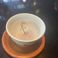 控室で桜茶を提供される