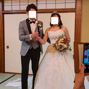 お色直しはウエディングドレスで登場|728371さんの浮月楼の写真(2312785)