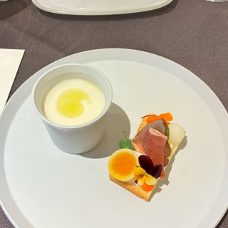 前菜1 食べやすくて美味しいスープとタルト