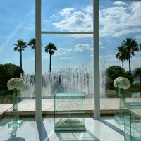 チャペル前方からは青空と南国リゾート感を感じることができます