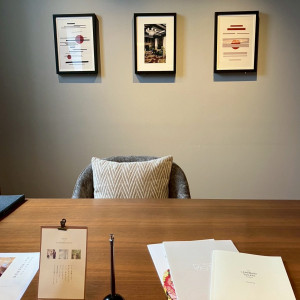 控室の壁にもインテリアが飾られています|728517さんのTHE LANDMARK SQUARE OSAKA(ザ ランドマークスクエア オオサカ)の写真(2504469)