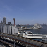 披露宴会場の待合室にあるバルコニーから見える景色