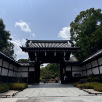参列者は相楽園に入ることができる
