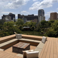 こちらのテラスでは挙式もあげることができる