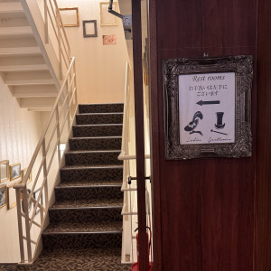 階段および案内図|728650さんのセント・ラファエロチャペル御堂筋の写真(2501759)