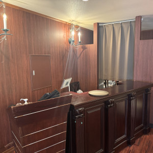 待合室にあるバーカウンター|728650さんのセント・ラファエロチャペル御堂筋の写真(2501765)