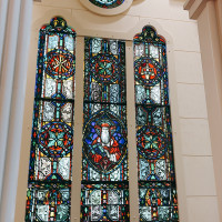 チャペルの横のステンドグラス