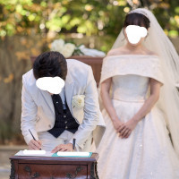 持ち込みのティファニーの結婚証明書にサイン