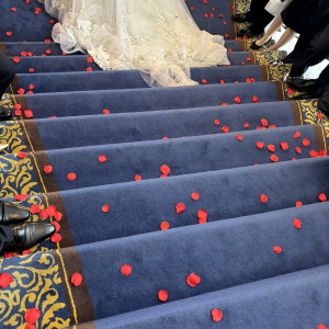 参列者が並ぶ階段がとても急でこわかったです。|729284さんのアルマリアン 福岡（ALMALIEN FUKUOKA）の写真(2541245)