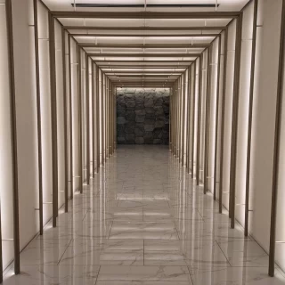 チャペルへ続く通路