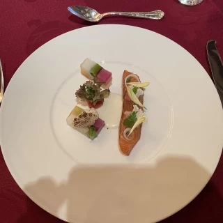 前菜のスモークサーモン