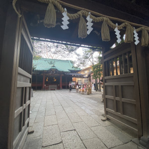 本殿に向かって参進する参道です|729549さんの赤坂 氷川神社の写真(2394813)