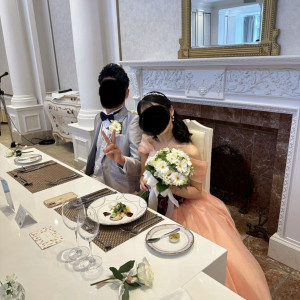お色直しのドレスです。ブーケは見積もり内のブーケです。|729816さんのア・ラ・モードパレ＆ザ・リゾート（A LA MODE PALAIS＆THE RESORT）の写真(2455554)