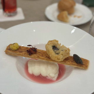 赤い出汁の魚料理