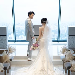 一面窓で明るい会場