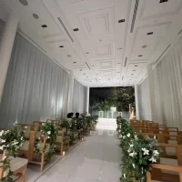夜の雰囲気のチェペル！照明で明るさは色々演出できるそう