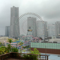 小雨程度なら屋上に出られます。曇りでも豪華な景色でした