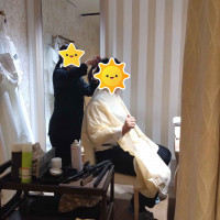 新郎のヘアメイクも女性の方が担当です