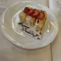 ケーキ入刀の後は、提供もありました。