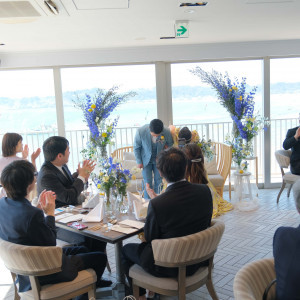 開放感バツグンの披露宴会場
ゲストとの距離感も近い|730511さんのTHE HARBOR TERRACE（ザ ハーバー テラス）の写真(2430639)