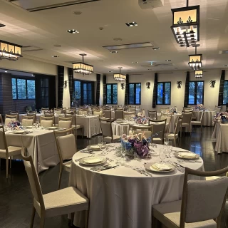 広い方の披露宴会場