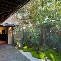 披露宴会場までの道で和を感じられる素敵な通路でした