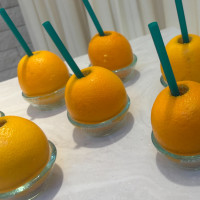 挙式と披露宴間で軽食やトルネードビール等ドリンクが提供される