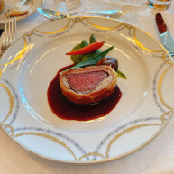 国産牛フィレ肉のパイ包み。
お肉がとても柔らか。