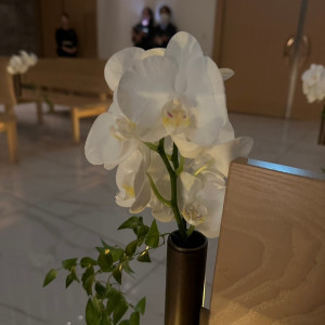チャペル装飾のお花は生花でした。|731147さんの東京會舘の写真(2333364)