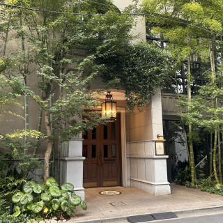 緑溢れる外観はナチュラルな感じです