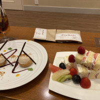 式後に用意していただいたケーキ類です