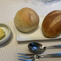 パン2種とボルディエバター。ゲストからも好評でした
