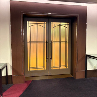 チャペル前の扉