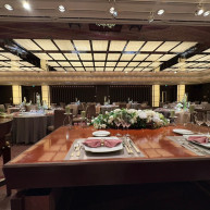 披露宴会場(高砂から)