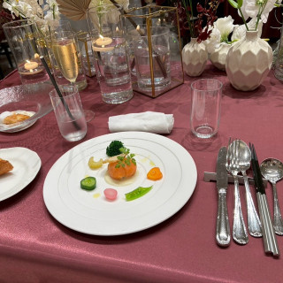 テーブルクロスと前菜です！