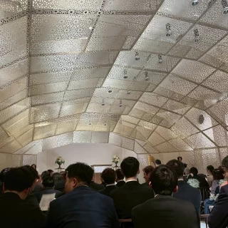 照明は色が変わります
