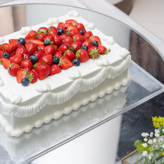 ケーキ入刀のウェディングケーキ