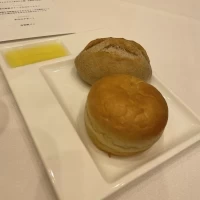 2種類のパンがサーブされました。